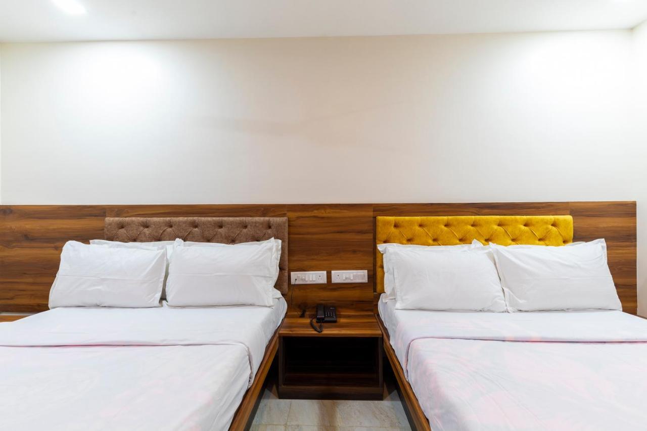 Hotel Samrat Palace Мумбай Екстериор снимка