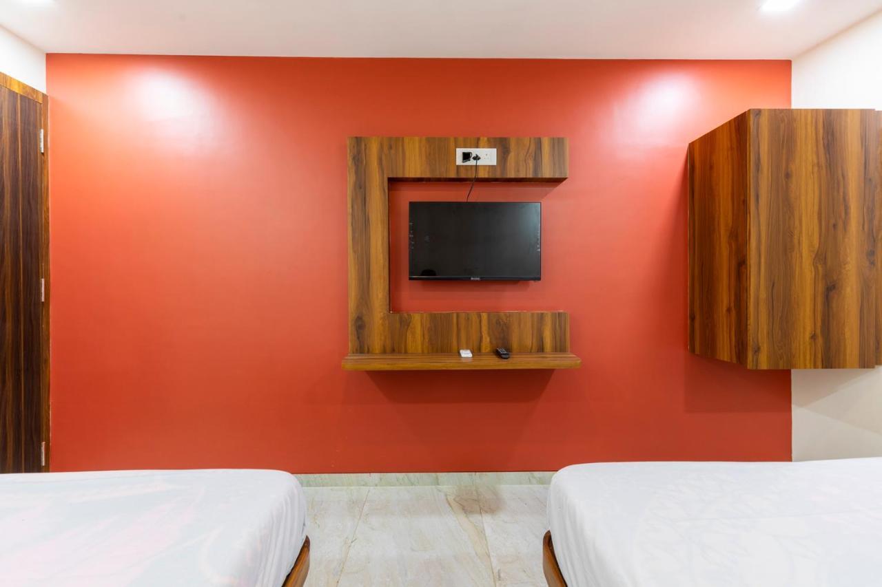 Hotel Samrat Palace Мумбай Екстериор снимка